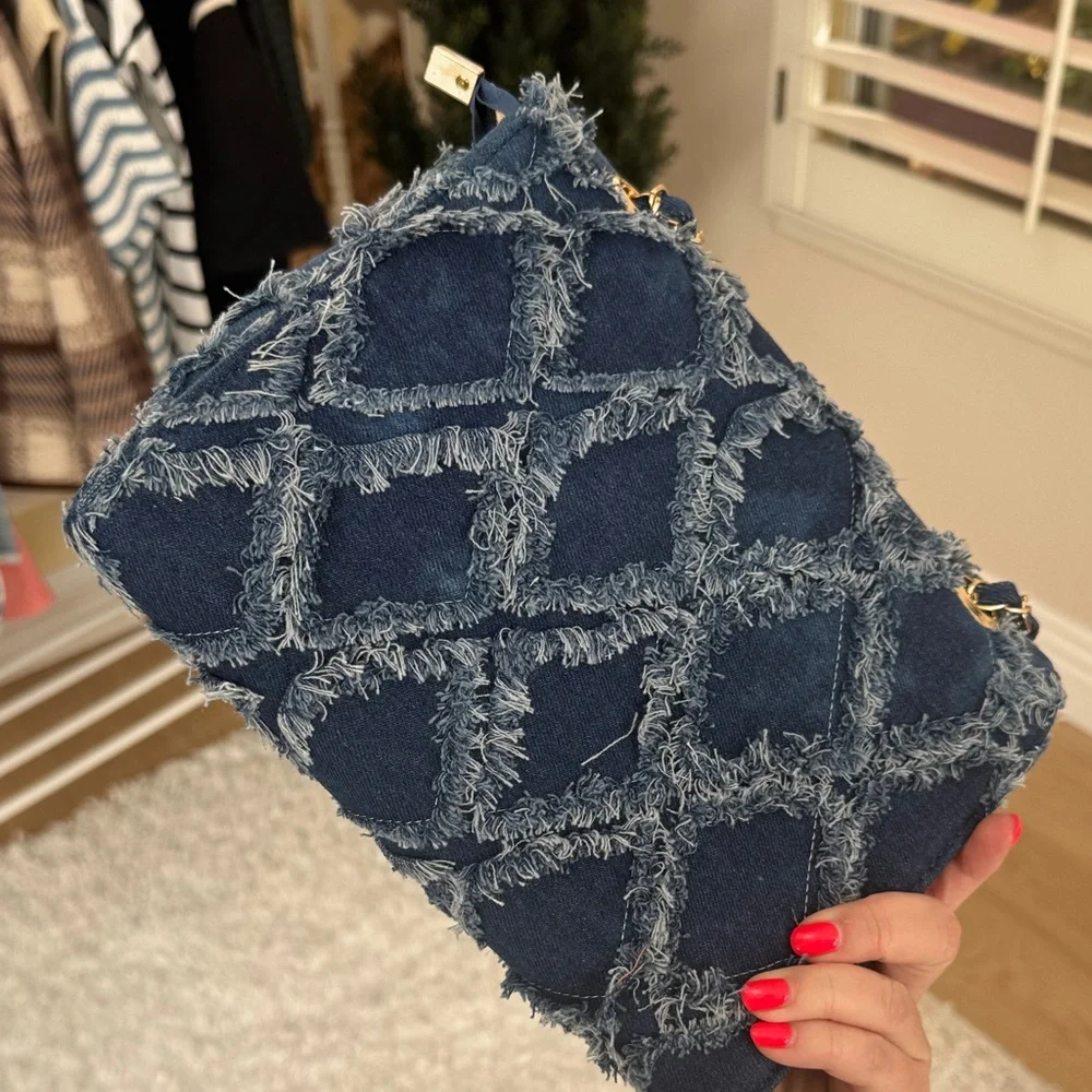 Elegant Denim Chain Shoulder Bag - Picture 5 of 8